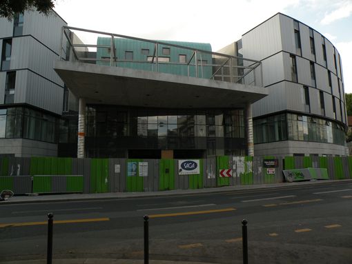  entrée d'un nouvel immeuble, hôpital Sainte-Anne